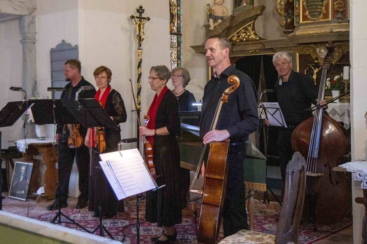 SURFestival 2023 Eröffnungskonzert in Schellsitz | Foto: (c) Kirchenkreis Naumburg-Zeitz, Ilka Ißermann SURFestival 2023 Eröffnungskonzert in Schellsitz | Foto: (c) Kirchenkreis Naumburg-Zeitz, Ilka Ißermann