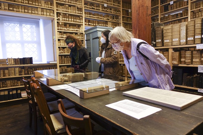 Tag der Zeitzer Bibliotheken 04© Kirchenkreis Naumburg-Zeitz, Foto Ilka Ißermann | Foto: © Kirchenkreis Naumburg-Zeitz, Ilka Ißermann Tag der Zeitzer Bibliotheken 04© Kirchenkreis Naumburg-Zeitz, Foto Ilka Ißermann | Foto: © Kirchenkreis Naumburg-Zeitz, Ilka Ißermann
