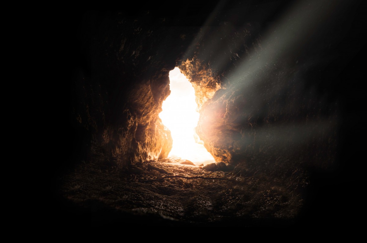 Ein Lichtstrahl fällt in die Dunkelheit | Foto: Photo by Bruno van der Kraan on Unsplash Ein Lichtstrahl fällt in die Dunkelheit | Foto: Photo by Bruno van der Kraan on Unsplash