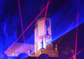 Lasershow am Fuße der Stadtkirche St. Wenzel | Foto: (c) Kirchenkreis Naumburg-Zeitz, Ilka Ißermann