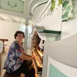 Marlene Wyrwa lässt die Orgeltöne klingen  Foto: A Wessler, Magdeburg